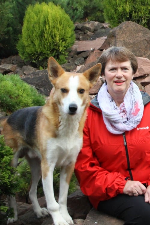 Martina Stricker mit ihrem Hund Aaron