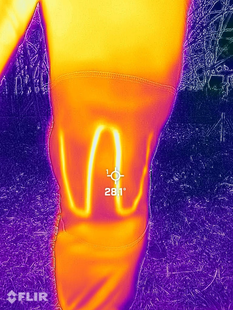 Wärmebildaufnahme der Unterziehhose von Alpenheat, vorn