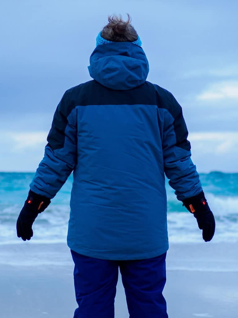 Heizende Handschuhe am Eismeerstrand